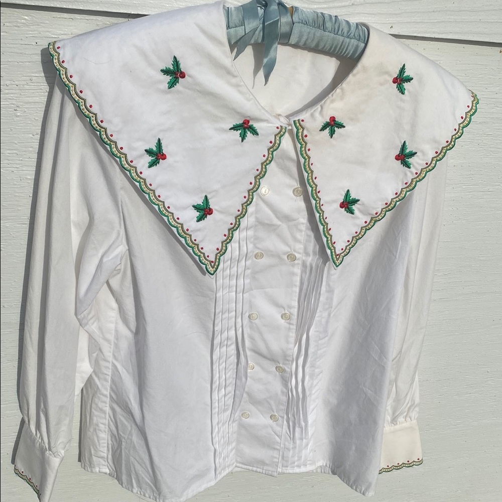 Vintage oversized collar Christmas blouse
